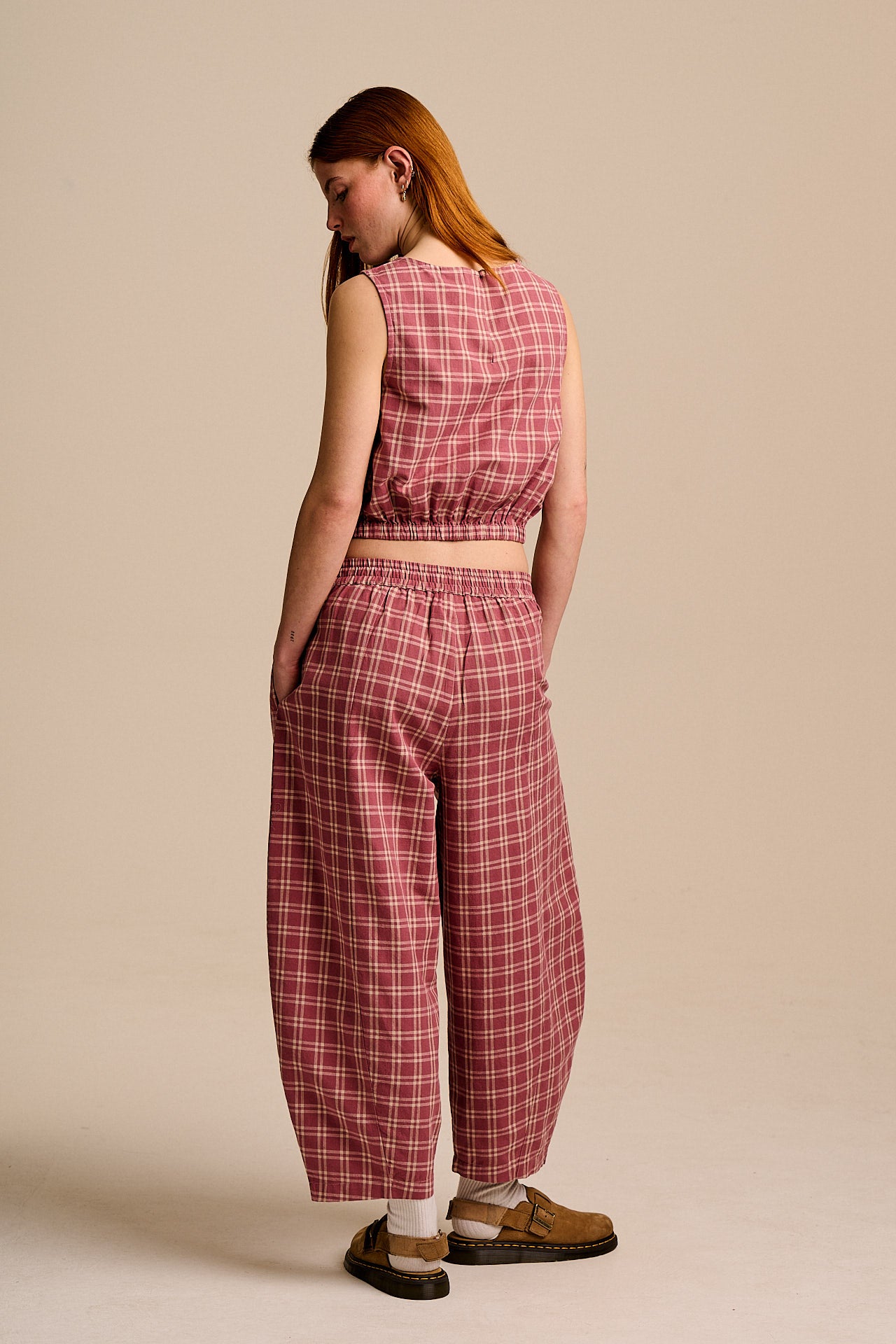 Lumi - Cotton Cropped Woven Top in Maroon Deco Rose Check