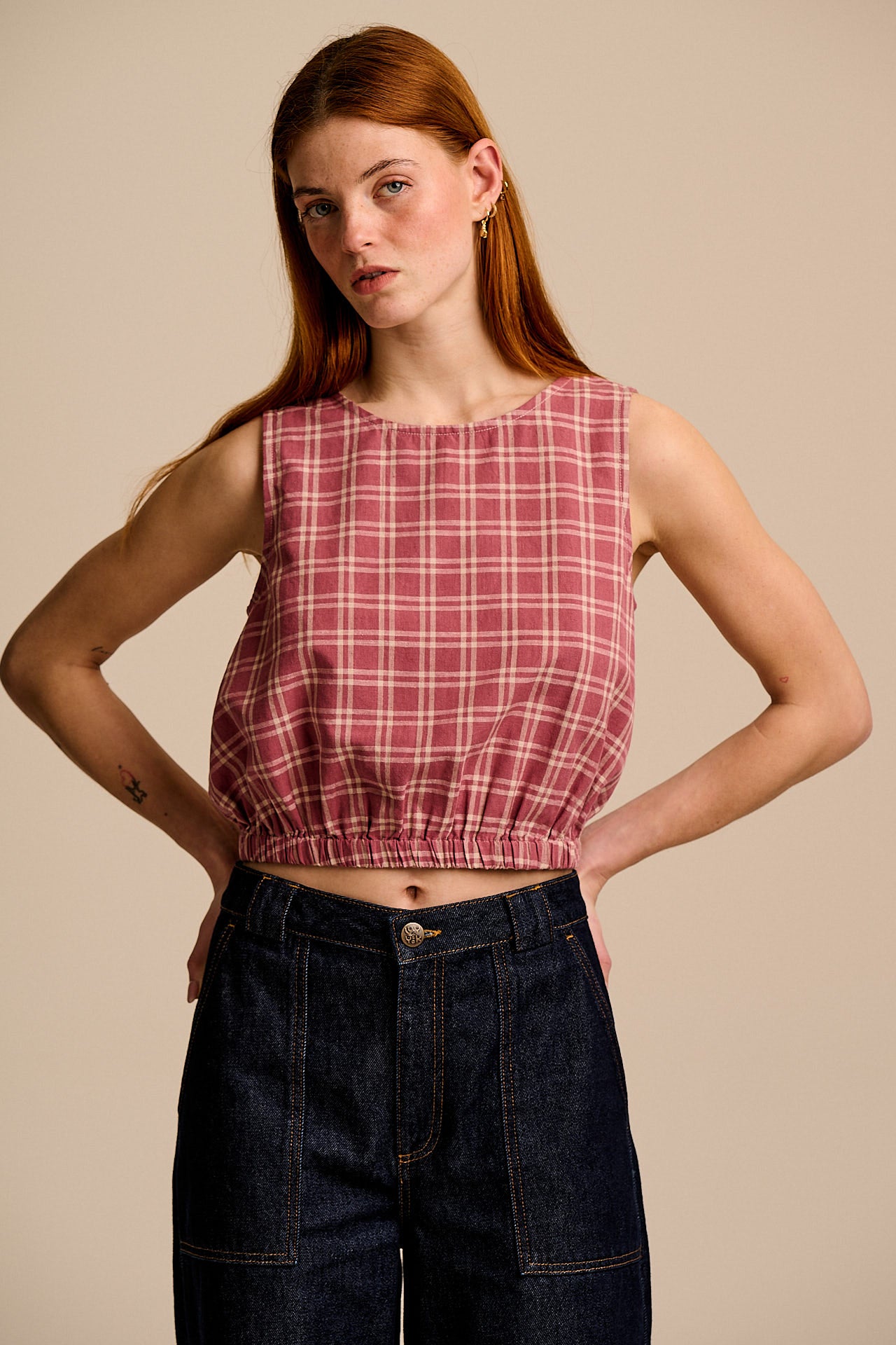 Lumi - Cotton Cropped Woven Top in Maroon Deco Rose Check