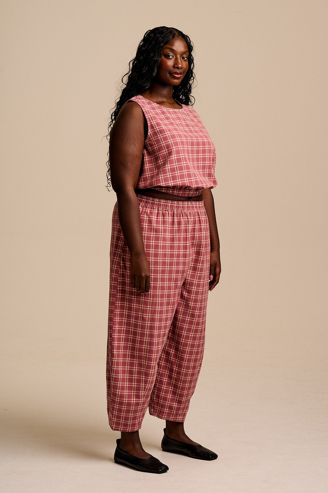 Lumi - Cotton Cropped Woven Top in Maroon Deco Rose Check
