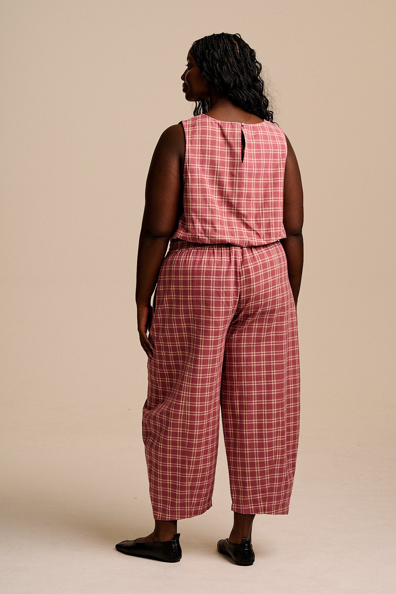 Lumi - Cotton Cropped Woven Top in Maroon Deco Rose Check