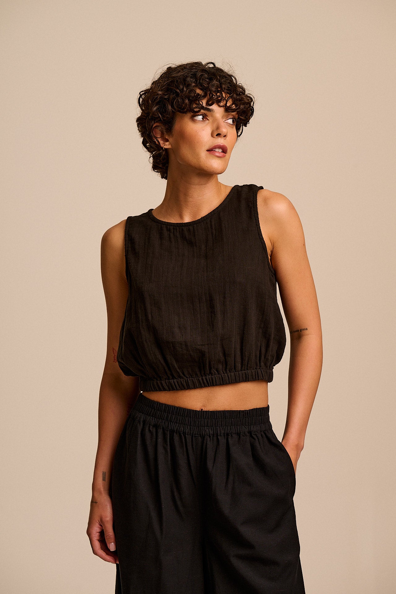 Lumi - Cotton Cropped Woven Top in Black