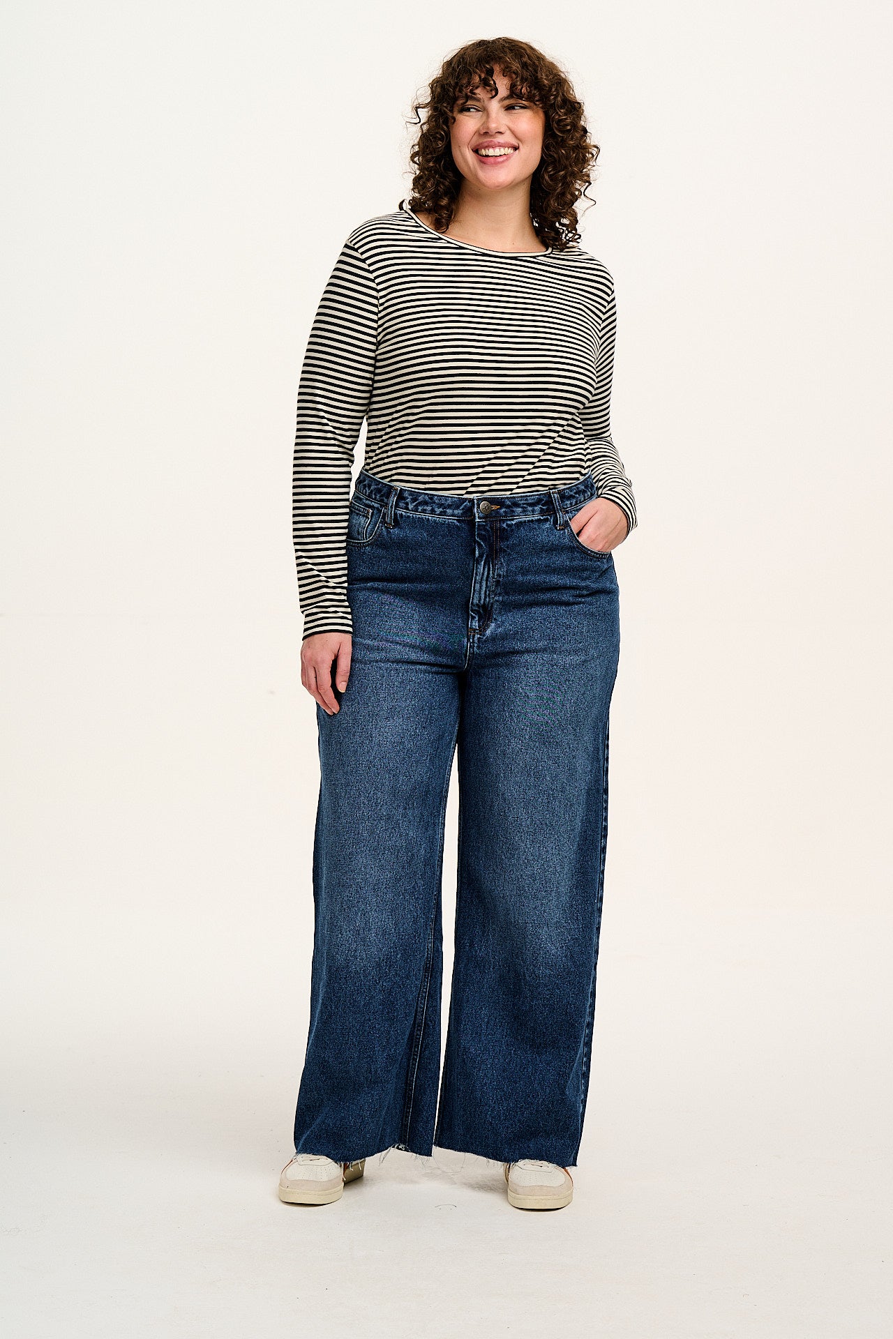 Carter - High Waisted Denim Jeans in Vintage Wash Blue