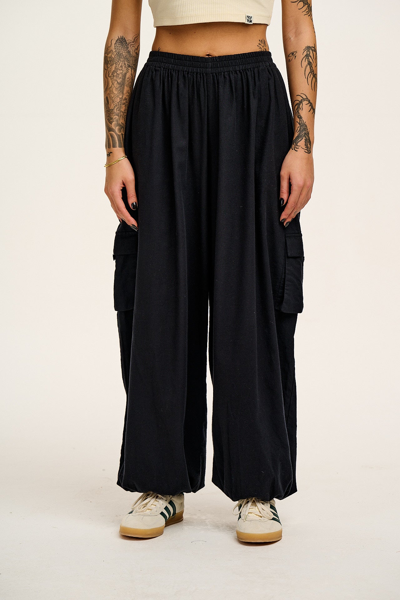 Rumi - Brushed Cotton Barrel Trousers in Black