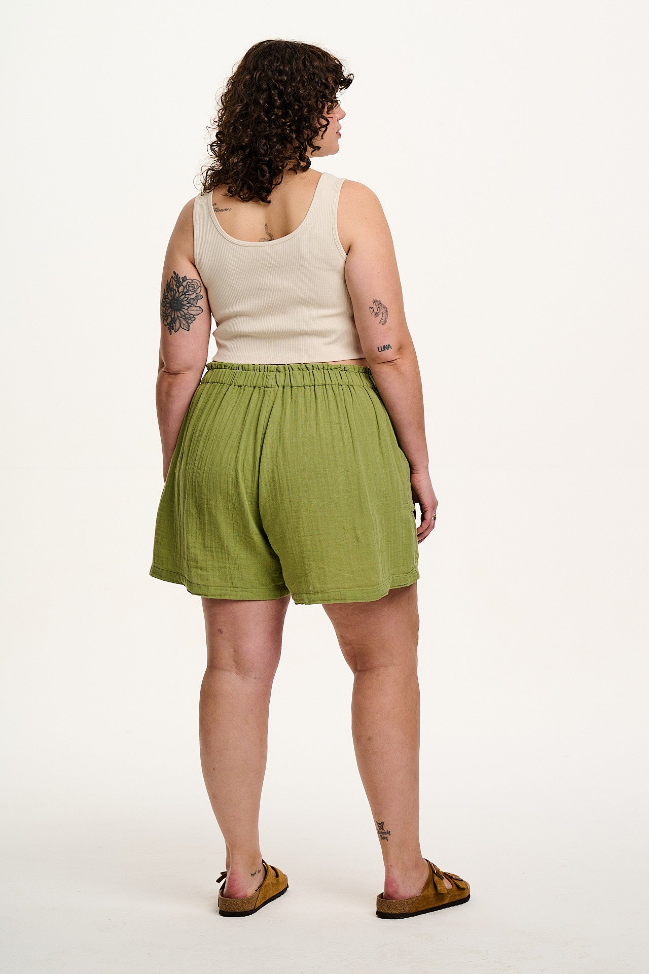 Sierra - Cotton Shorts in Herb Garden Green