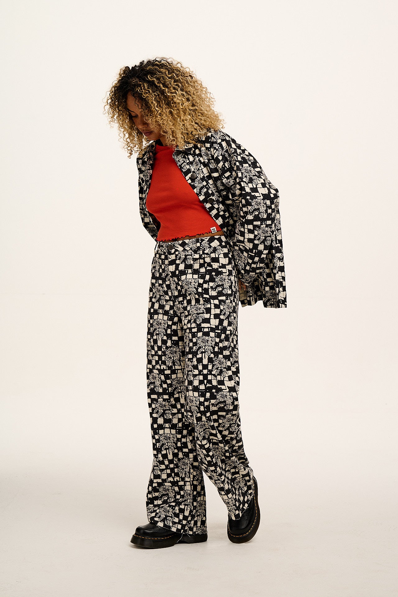 L.E. Carter - High Waisted Jeans in Black & White Sunflower Check