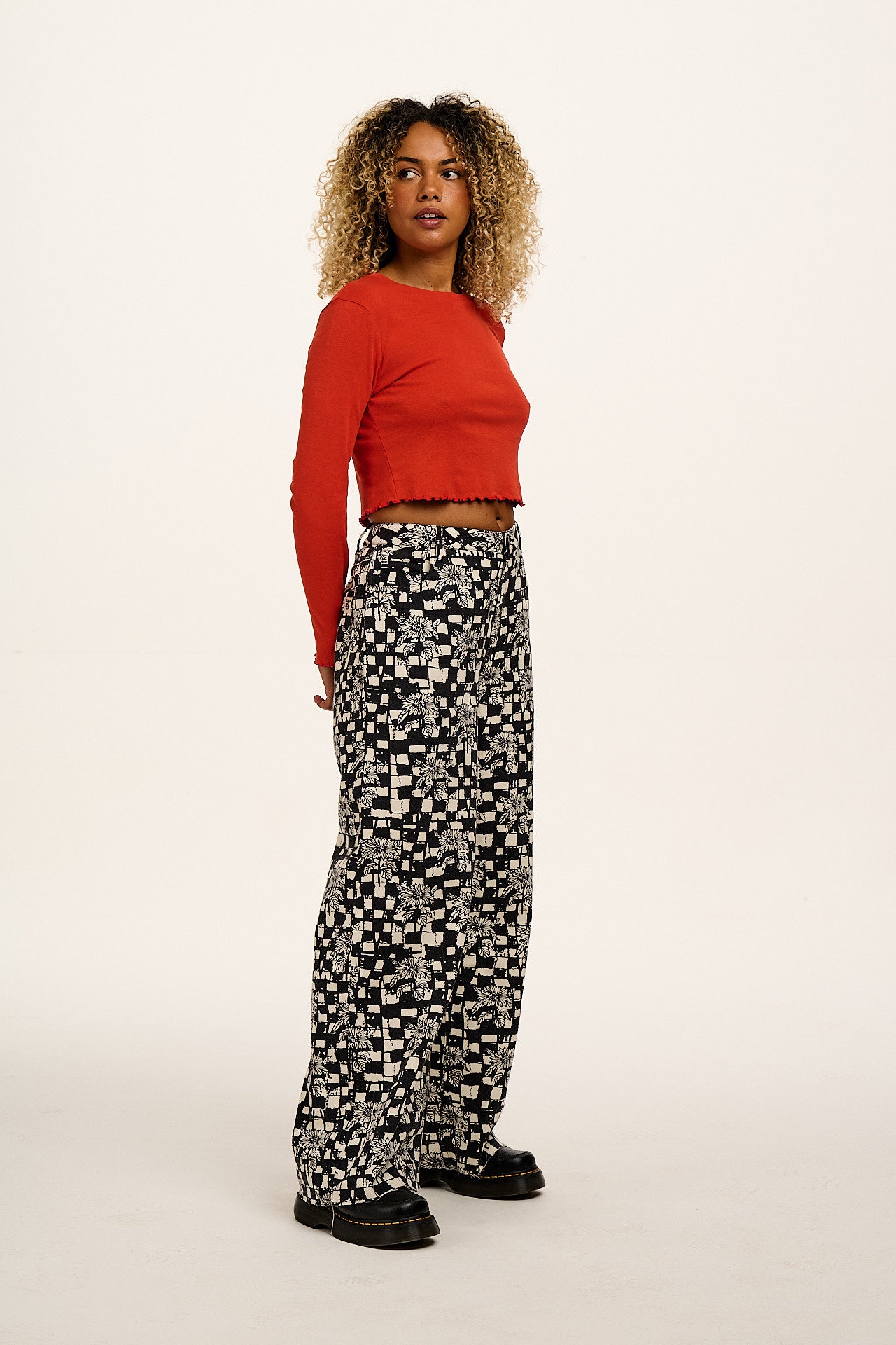 L.E. Carter - High Waisted Jeans in Black & White Sunflower Check