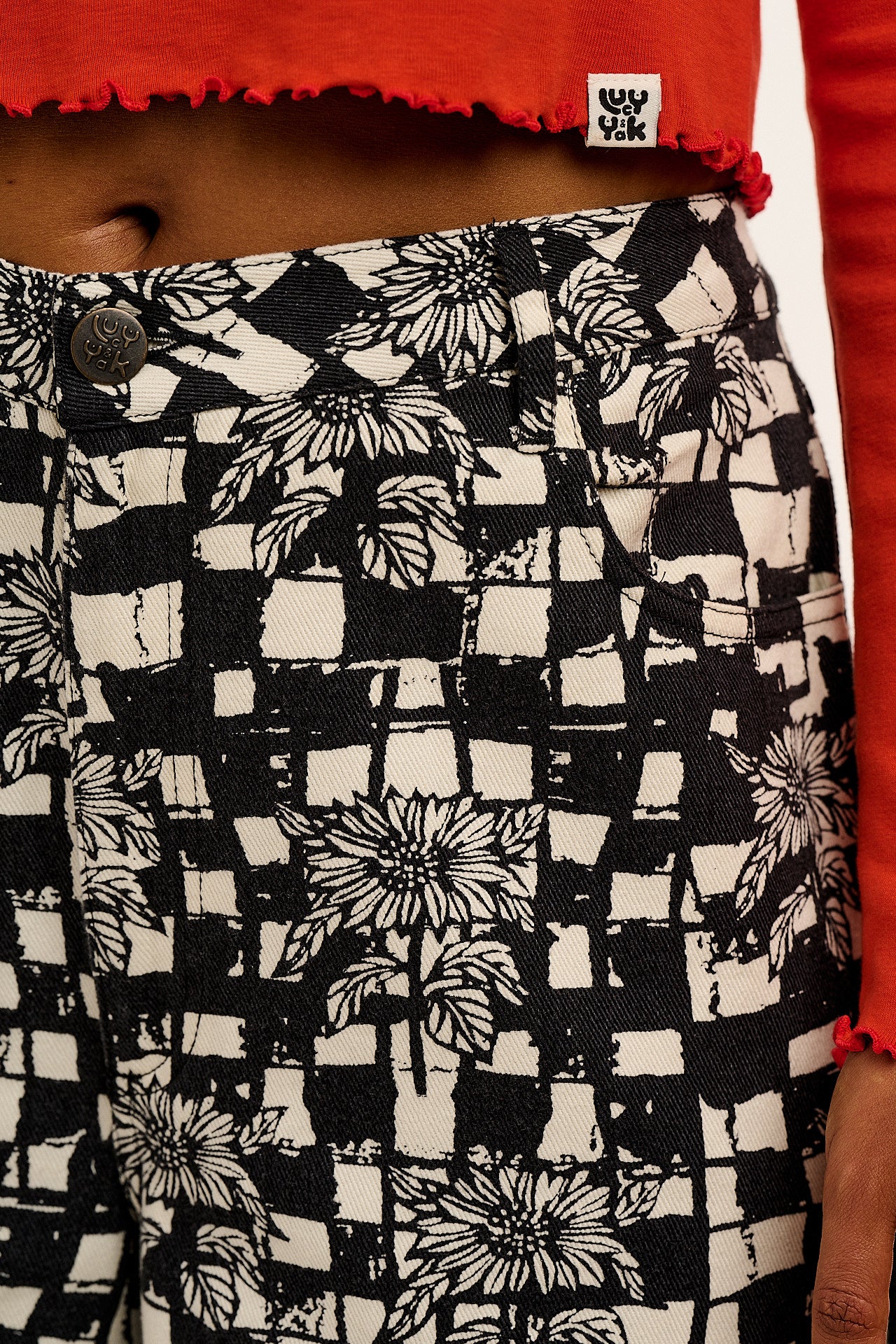 L.E. Carter - High Waisted Jeans in Black & White Sunflower Check