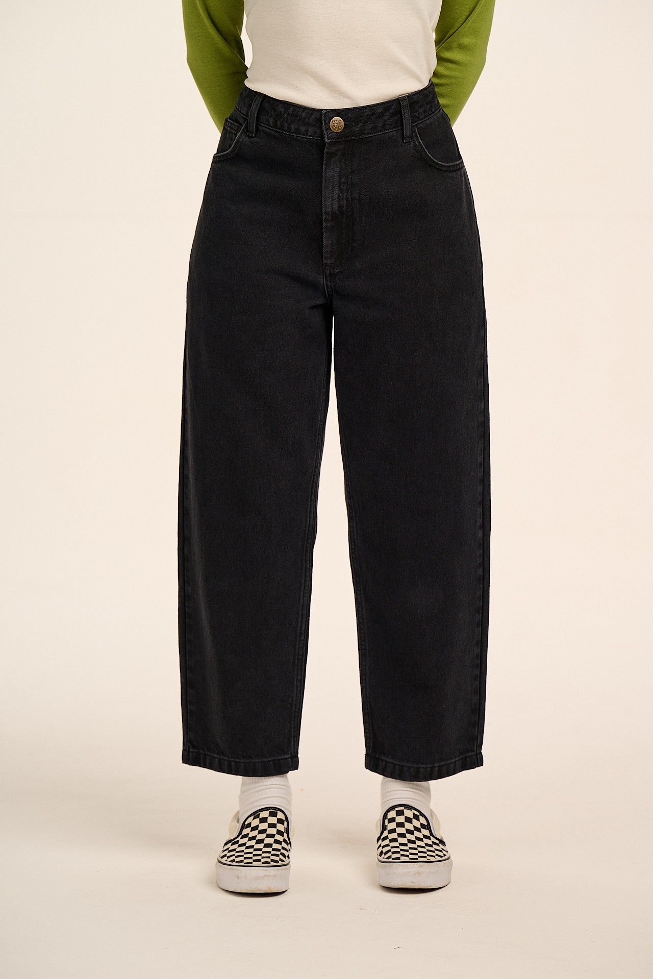Drew - Cropped Straight Leg Denim Jeans in Washed Black