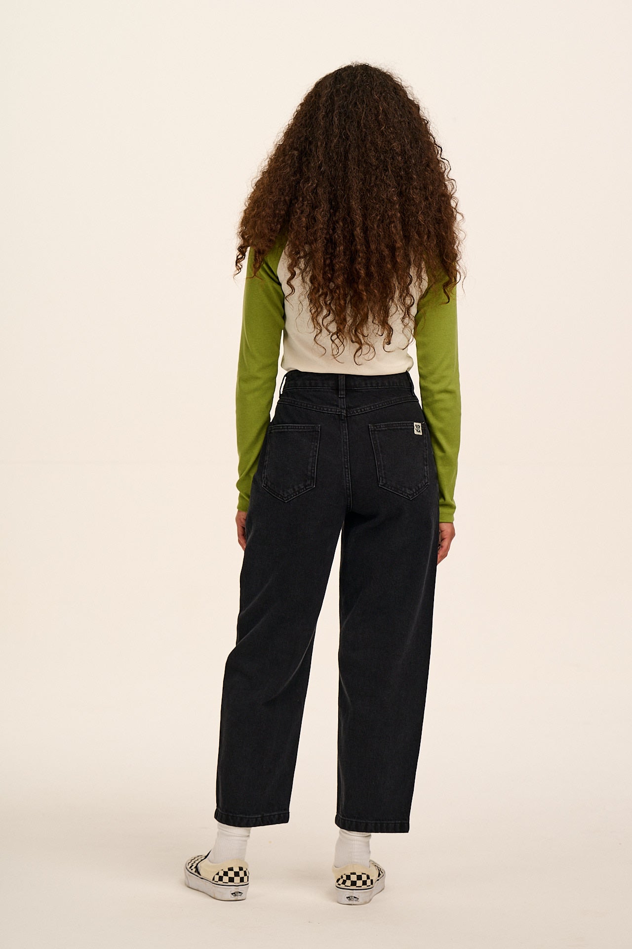 Drew - Cropped Straight Leg Denim Jeans in Washed Black