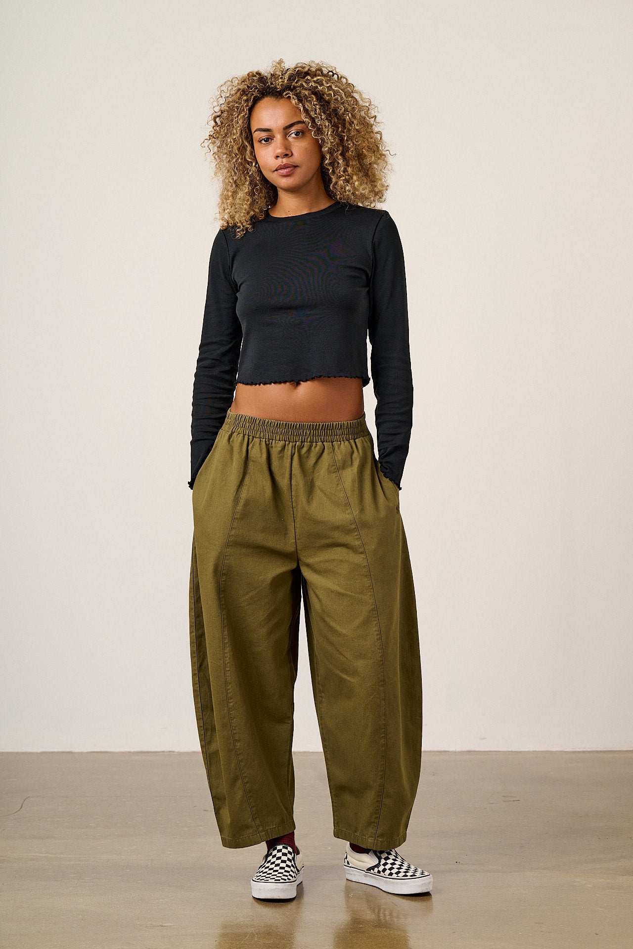 Hansel - Long Sleeve Cotton Crop Top in Black