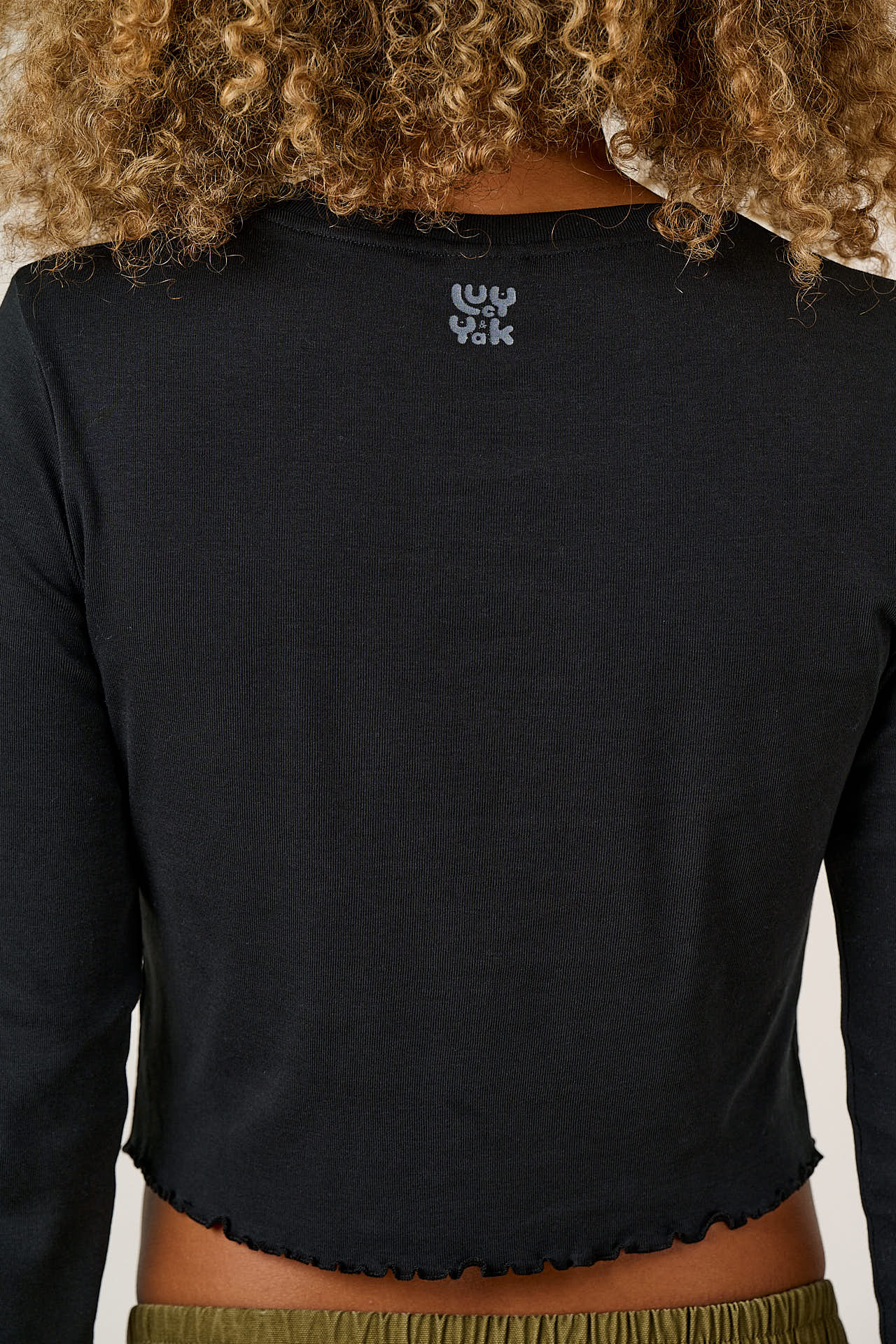 Hansel - Long Sleeve Cotton Crop Top in Black