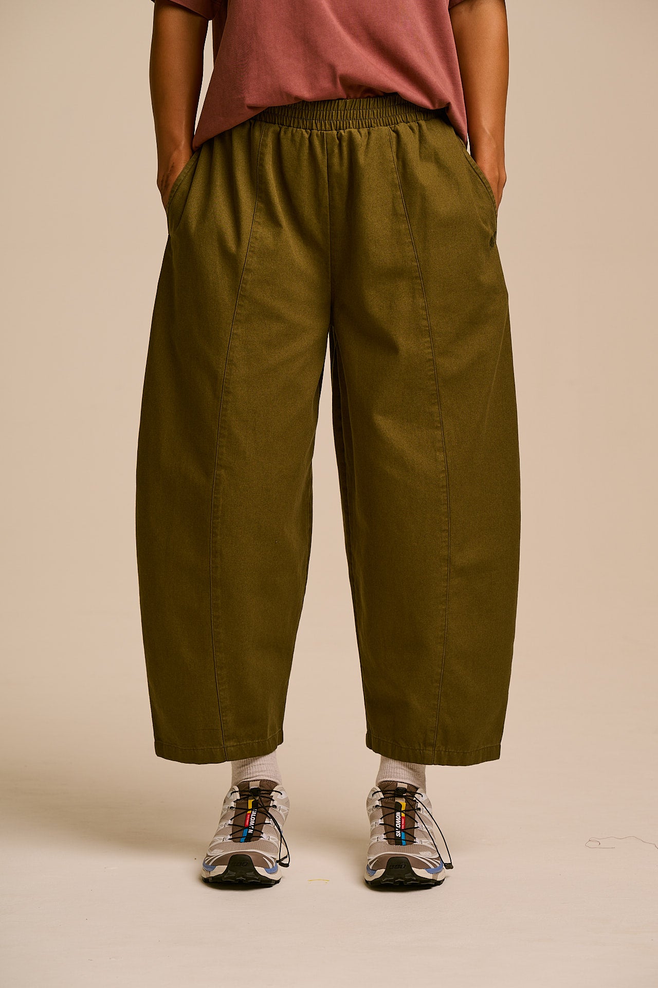Obregon - Barrel Leg Cotton Trousers in Khaki Green