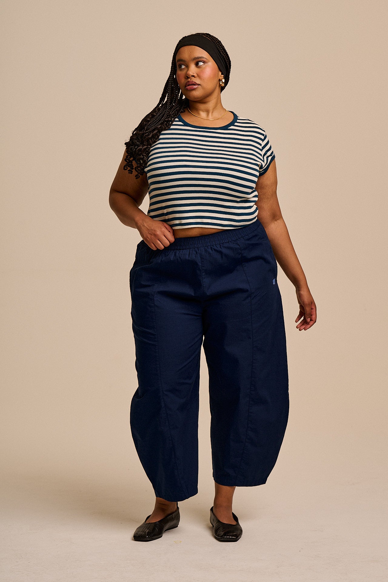 Obregon - Cotton Barrel Leg Trousers in Navy
