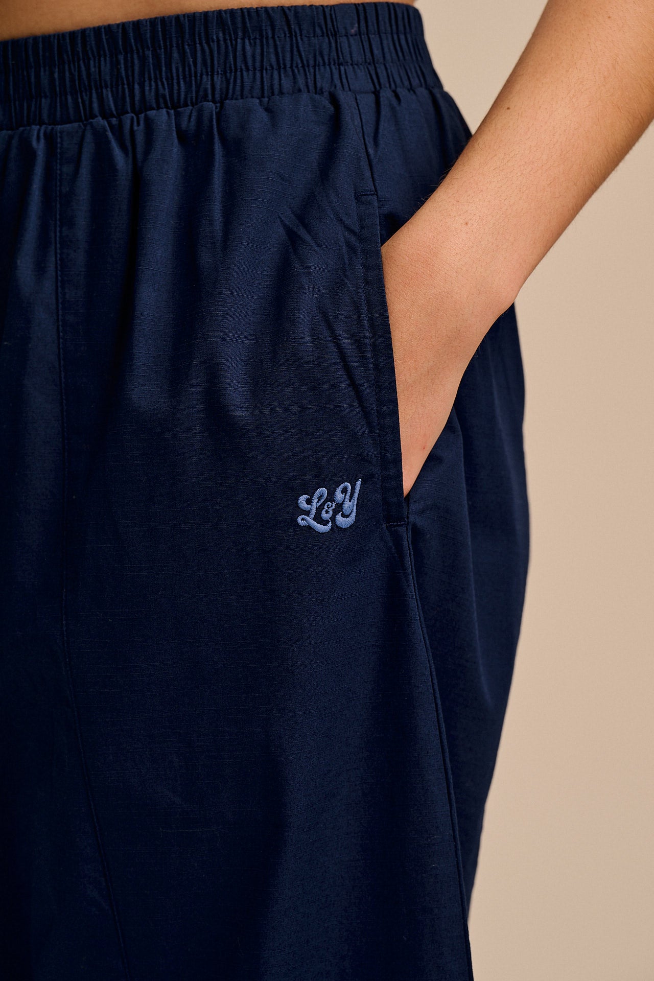Obregon - Cotton Barrel Leg Trousers in Navy