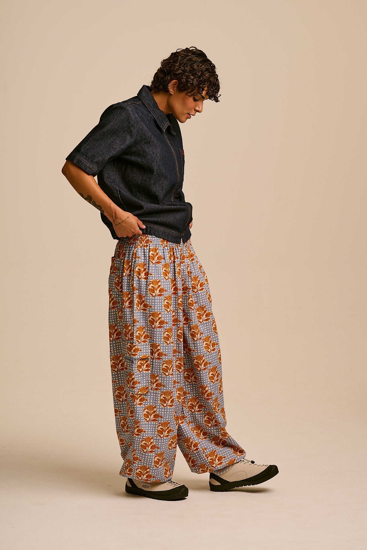 Rumi - Wide Leg Cotton & Linen Trouser in Checkered Floral Blooms