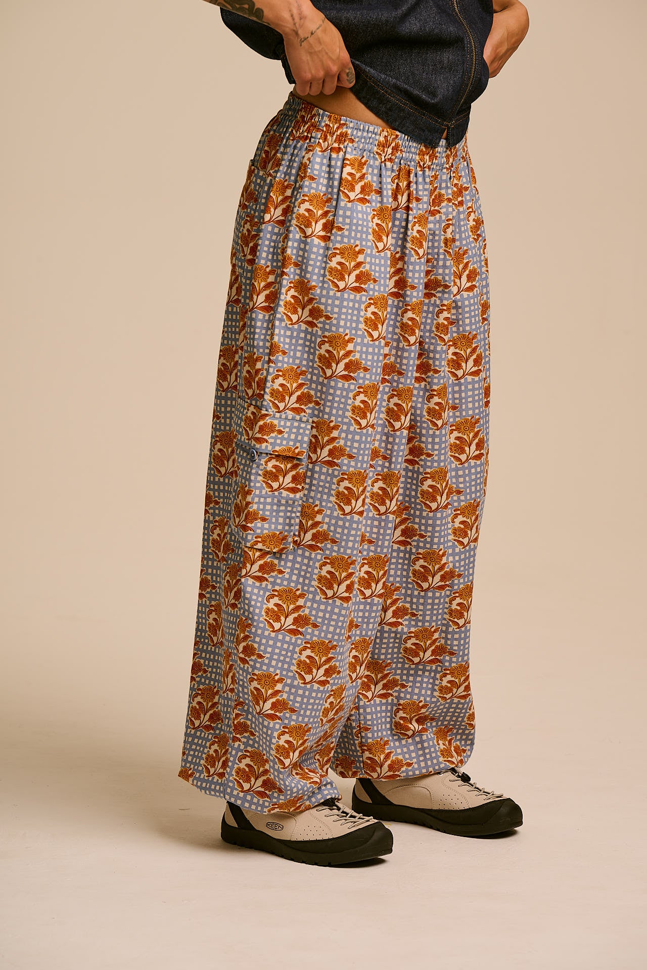 Rumi - Wide Leg Cotton & Linen Trouser in Checkered Floral Blooms