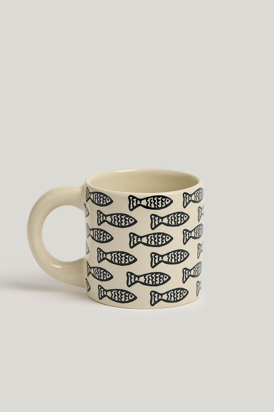 Pip - Ceramic Mug in Black & White Minnow