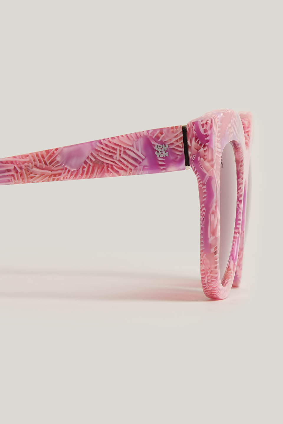 Mizuri - Cat Eye Sunglasses in Pink