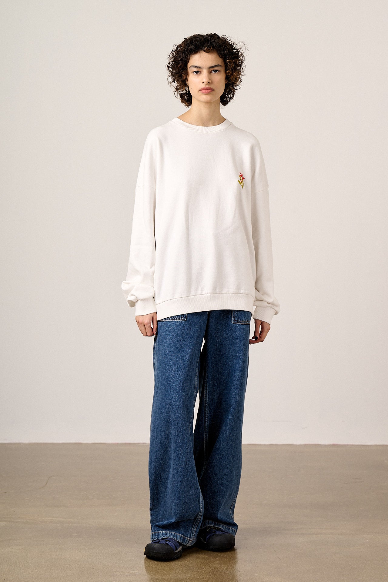 Sutton - Cotton Oversized Sweatshirt in Ecru Birds & Flower Tile