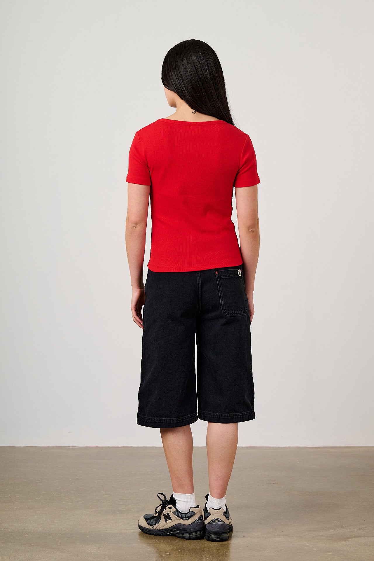 Vita - Ribbed Cotton Scoop Neck Short Sleeve T-Shirt in Red