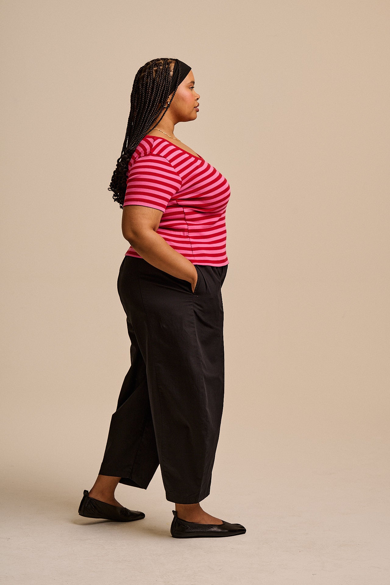 Vita - Ribbed Cotton Scoop Neck Short Sleeve T-Shirt in Red & Pink Stripe